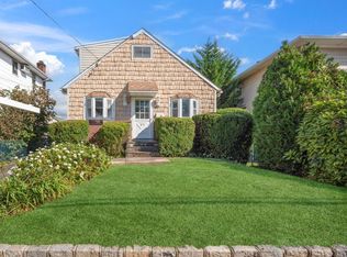 24 Hickory Rd, Port Washington, NY 11050