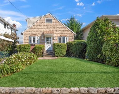 24 Hickory Road, Port Washington, NY, 11050