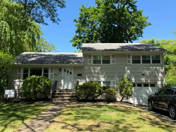 3 Spruce Pl, Ho Ho Kus, NJ 07423