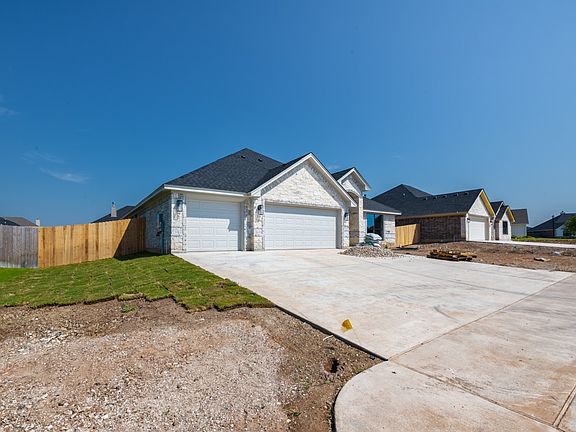 2nd image of 809 Sunnys Halo Dr