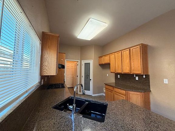 5th image of 375 Ellison Pl