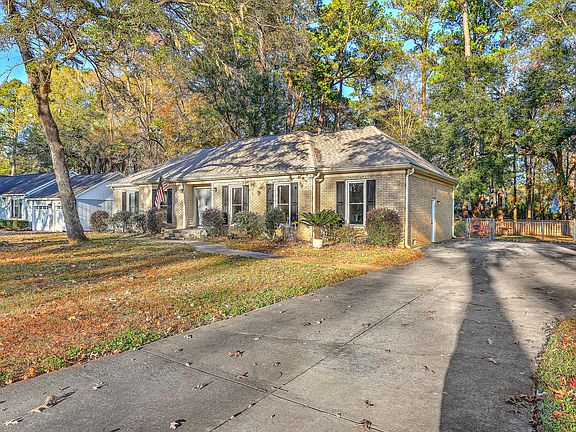 3rd image of 315 Shaftesbury Ln