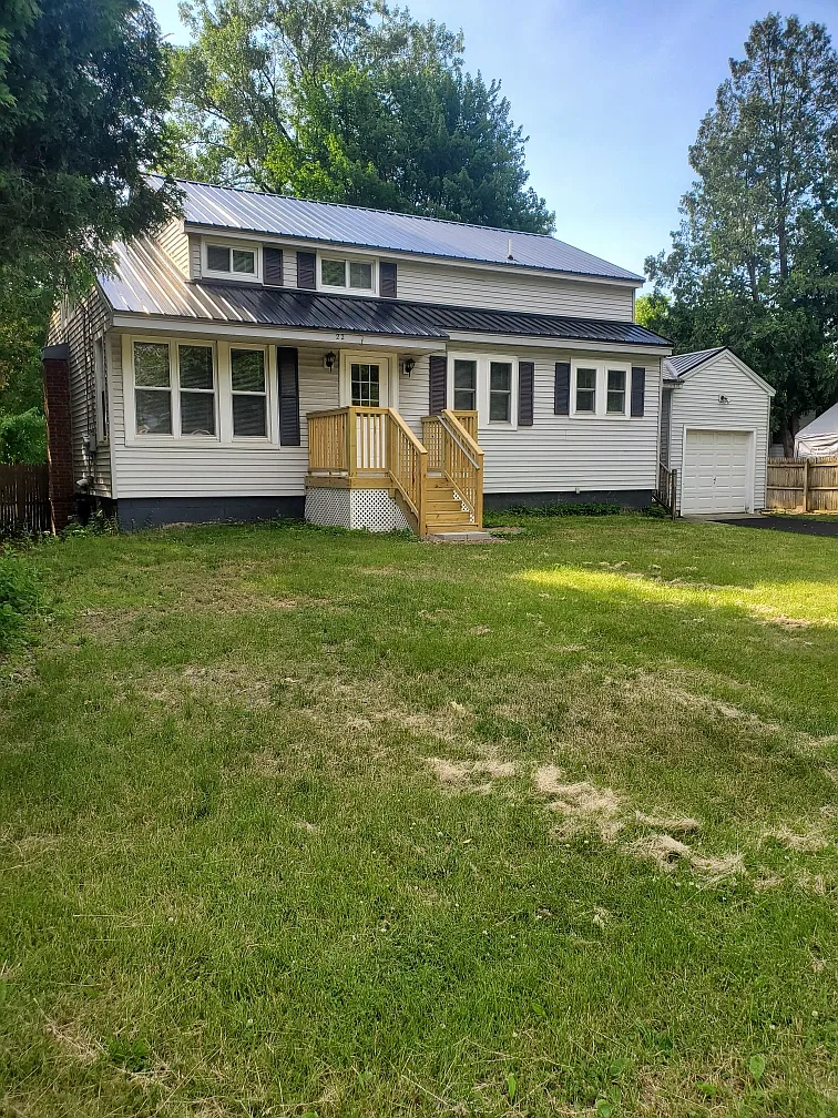 4 bed, $3,000 — Photo 1