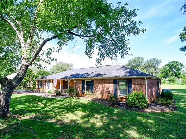 115 Woodstream Point, Fayetteville, GA 30215
