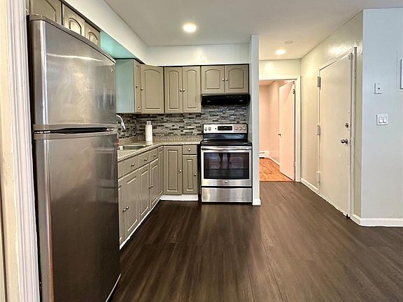 5th image of 2190 De Reimer Ave Floor 1