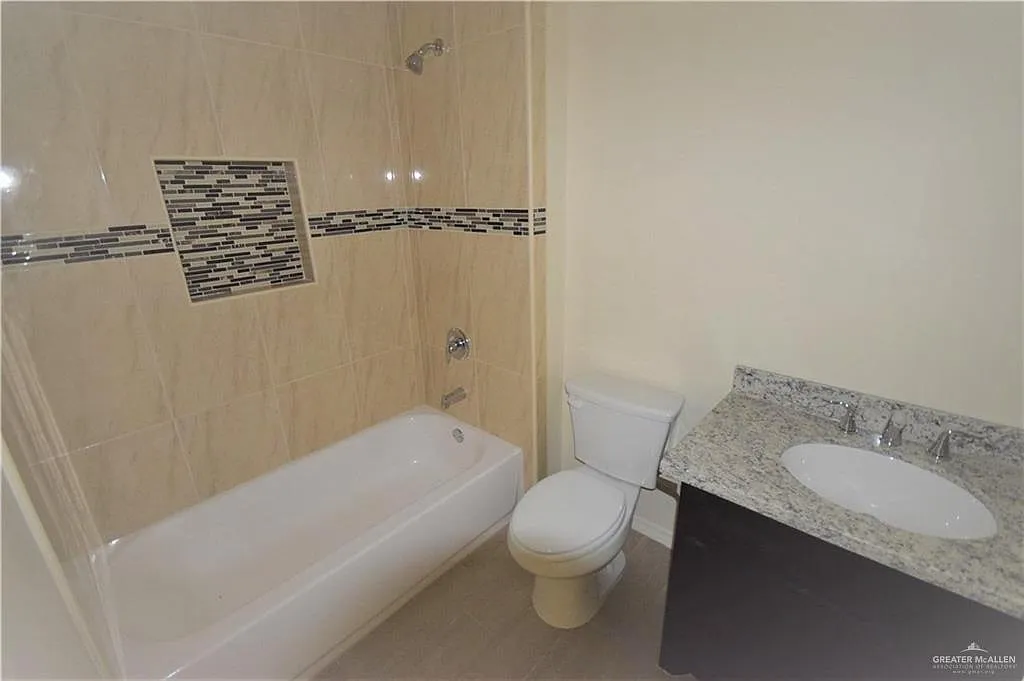 3 bed, 1200 sqft, $1,050 — Photo 4