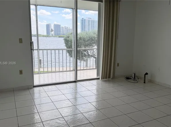 3000 Marcos Dr APT P210, Aventura, FL 33160