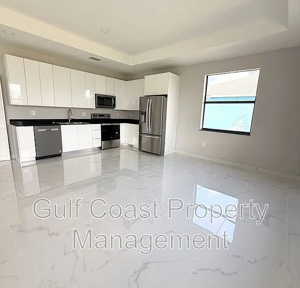 219 NW 23rd Ter — Photo 8