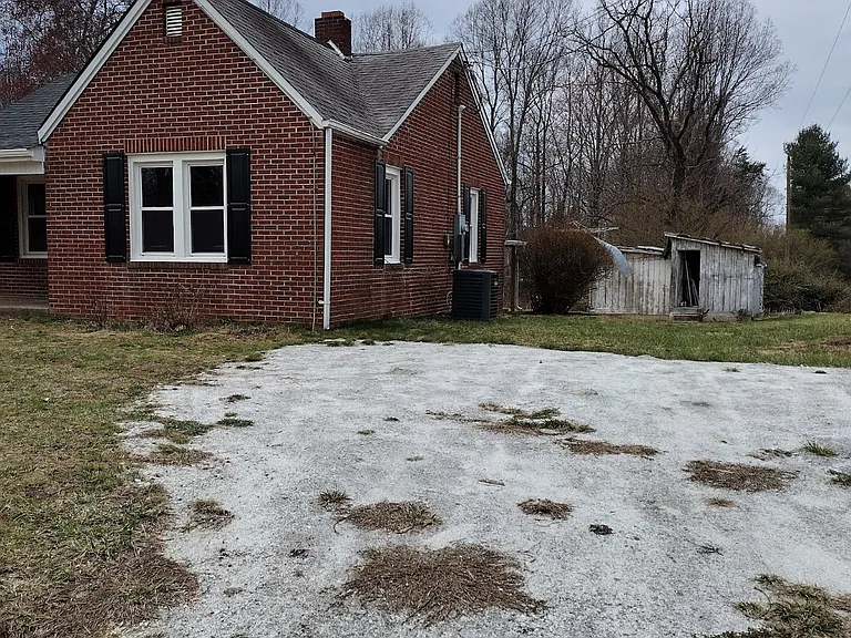 2779 Wards Gap Rd — Photo 3