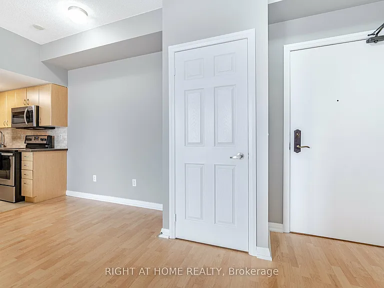 220 Forum Dr #907 — Photo 4