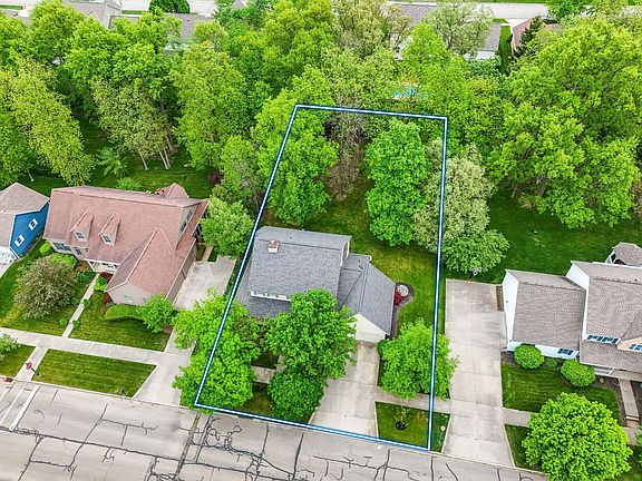 2nd image of 450 Palm Dr