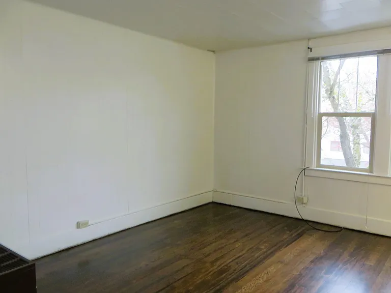 421 SE Main St #15 — Photo 4