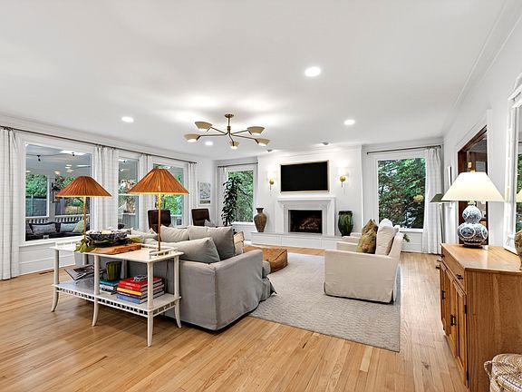 2nd image of 2101 Prescott Pl
