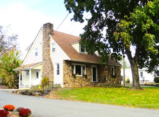 25 Broad St, Three Bridges, NJ 08887