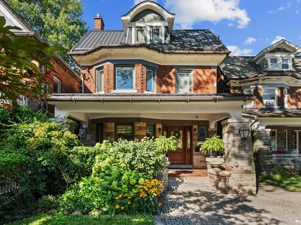 260 Indian Rd, Toronto, ON M6R 2X2