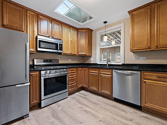 3rd image of 346 Newberry Ave