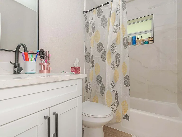 1449 SE 4th Ave #1449 — Photo 3