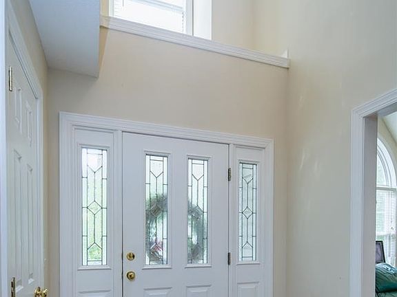 4th image of 15 Woodhedge Ct