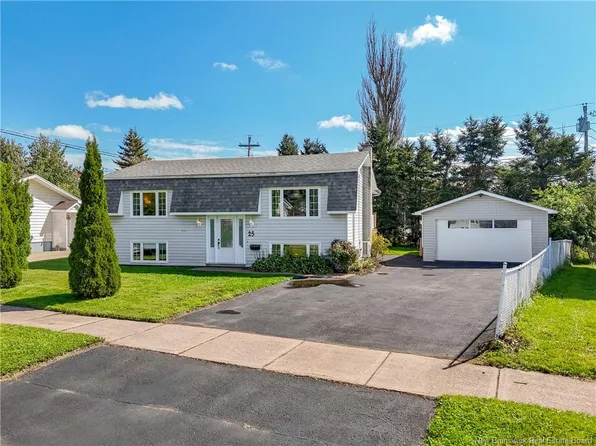 25 Satinwood Dr, Moncton, NB E1G 1C3