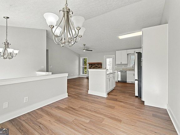 5th image of 6035 Daffodil Dr