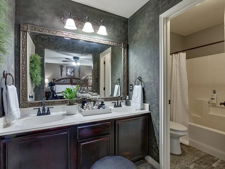 5150 Mimi Ct — Photo 8