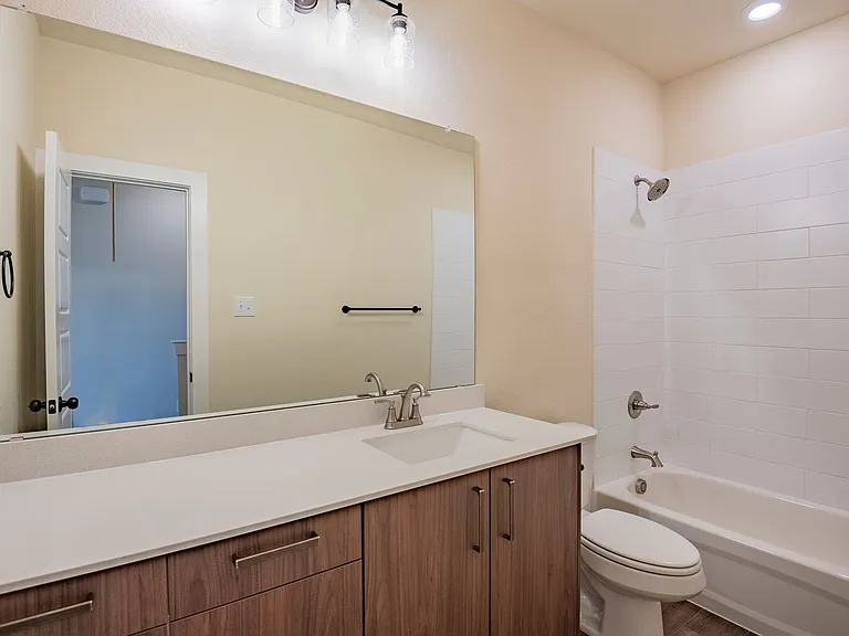 720 Blackland Dr — Photo 9