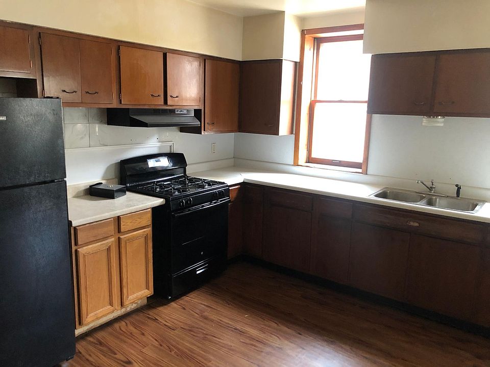 2nd image of 810 N Townsend St APT 3