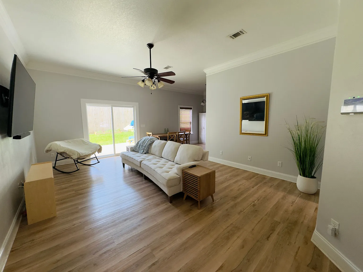 4 bed, 2.0 bath, 1487 sqft, $2,250 — Photo 3
