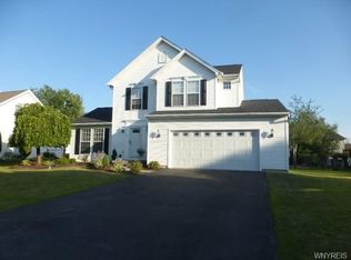 42 Stream View Ln, Lancaster, NY 14086