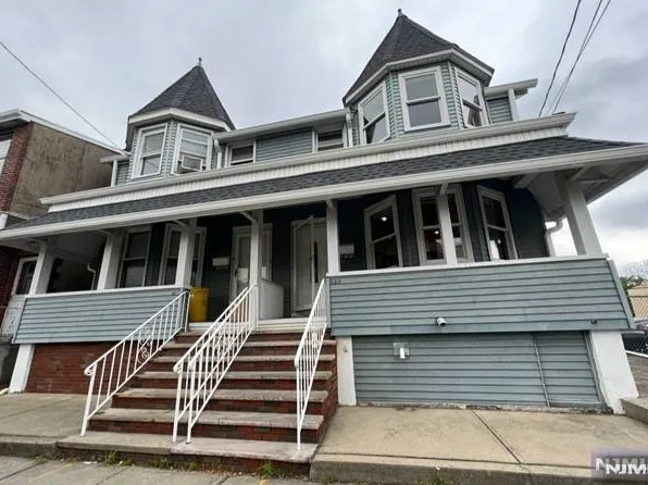 425 Hancock Pl, Fairview, NJ 07022