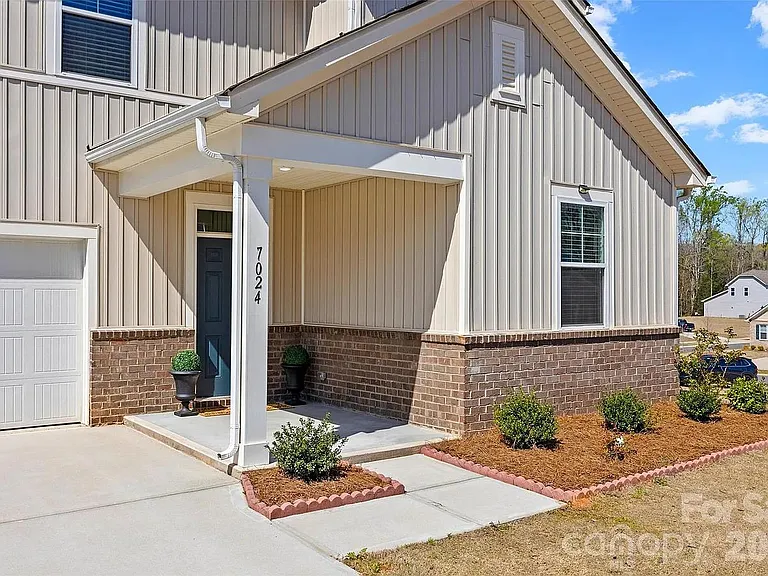 7024 Maple Run Cir — Photo 1