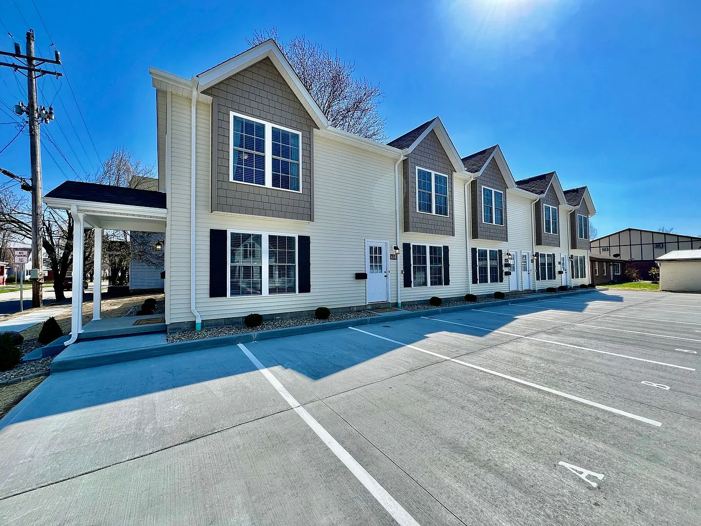 Pearl of a new construction home Batesville, IN — Photo 1