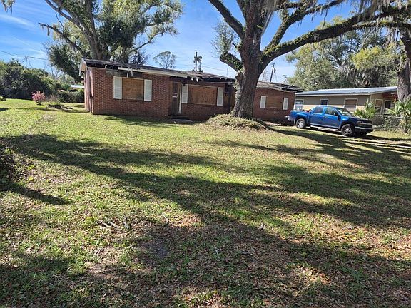 3rd image of 207 Cypress Rd