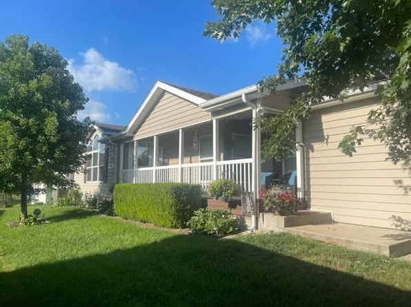 410 NE Sycamore Ct, Oak Grove, MO 64075