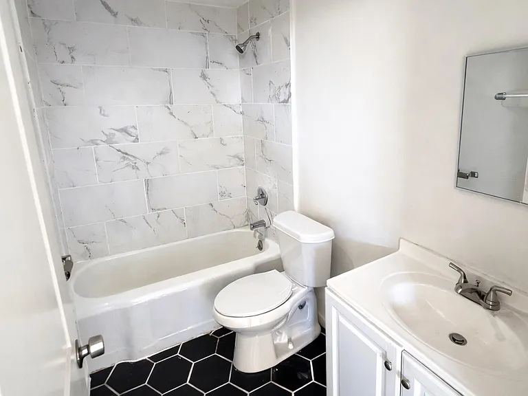 1115 N Kentucky Ave — Photo 4