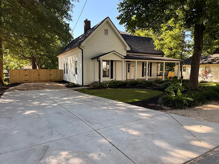 557 Garner St — Photo 2