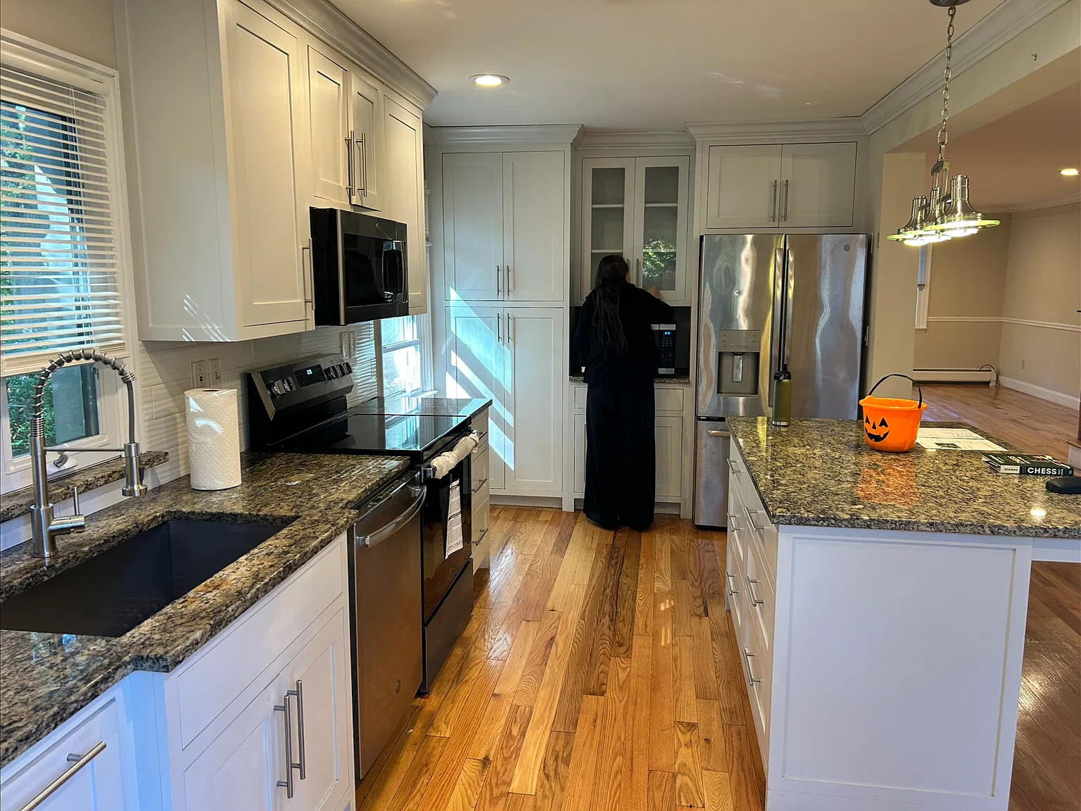 5 bed, 2500 sqft, $6,700 — Photo 4