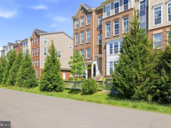 43487 Town Gate Sq, Chantilly, VA 20152