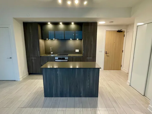 35 Mercer St #2509, Toronto, ON M5V 0V1