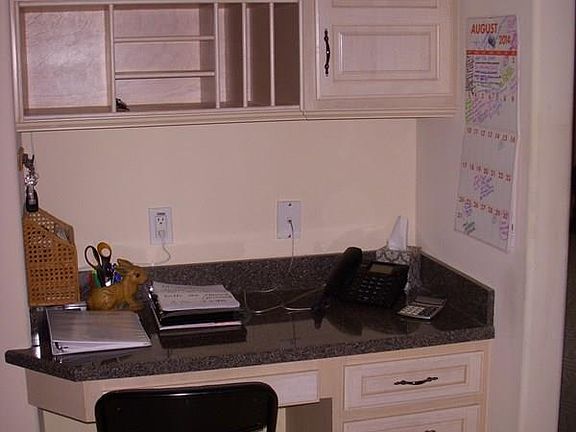 4th image of 95 Edward Dr