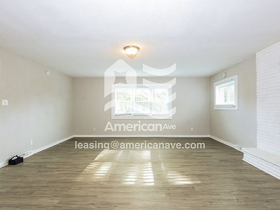 570942_002_living_room_12723473.jpg