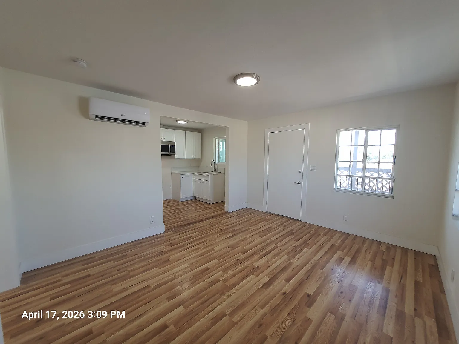 3 bed, 1100 sqft, $2,700 — Photo 4