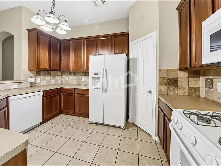 2918 Meridian Bay Ln — Photo 3