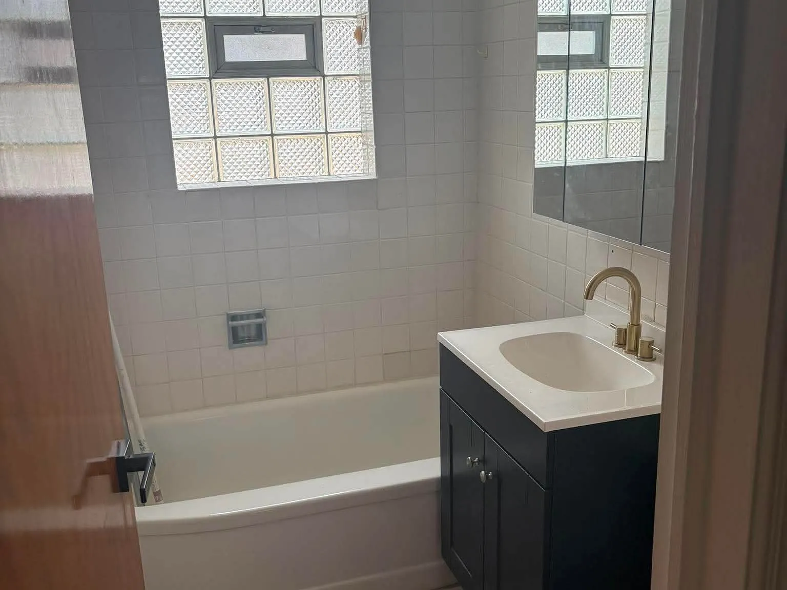 2 bed, 900 sqft, $1,800 — Photo 4