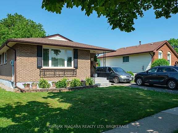 2nd image of 38 Roehampton Ave