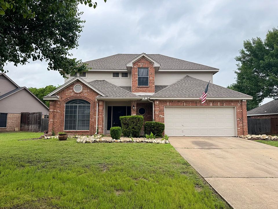 1st image of 104 N Blue Bonnet Cir