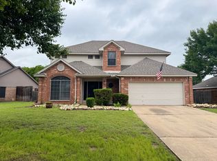 104 N Blue Bonnet Cir, Justin, TX 76247