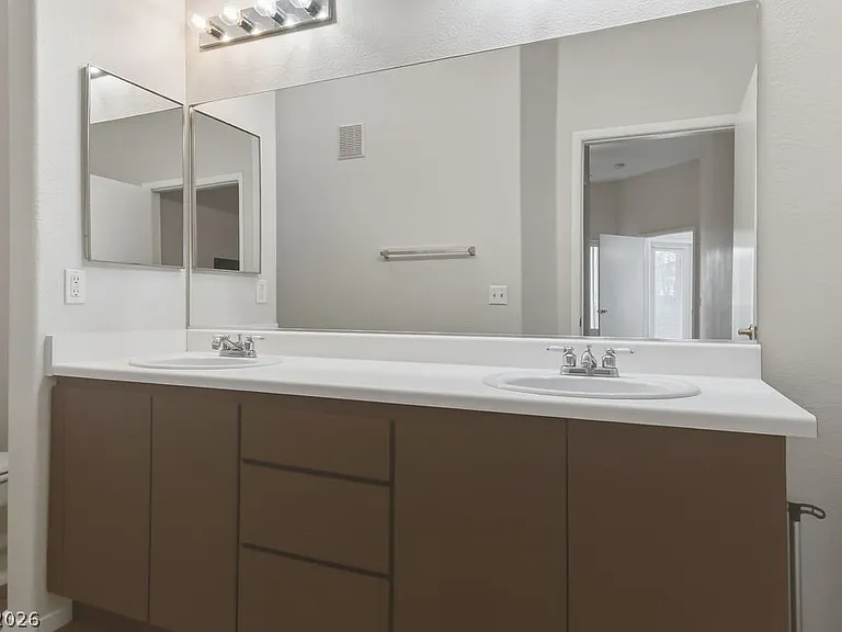 10245 S Maryland Pkwy #201 — Photo 17