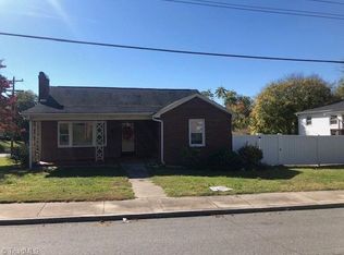 812 Spring St, Mount Airy, NC 27030