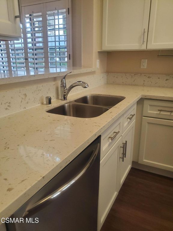 4819 La Rosa Dr, Oak Park, CA - View 3